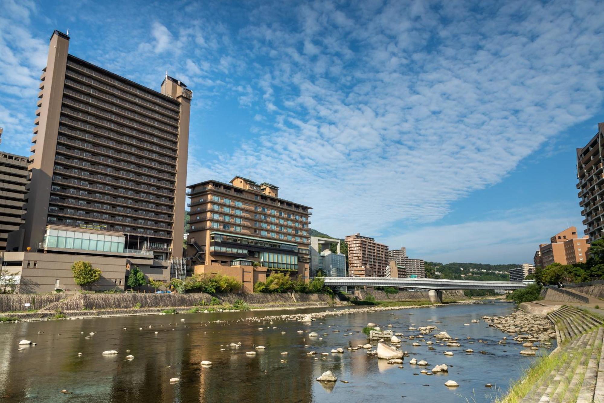 Hotel Wakamizu Такарадзука Екстер'єр фото