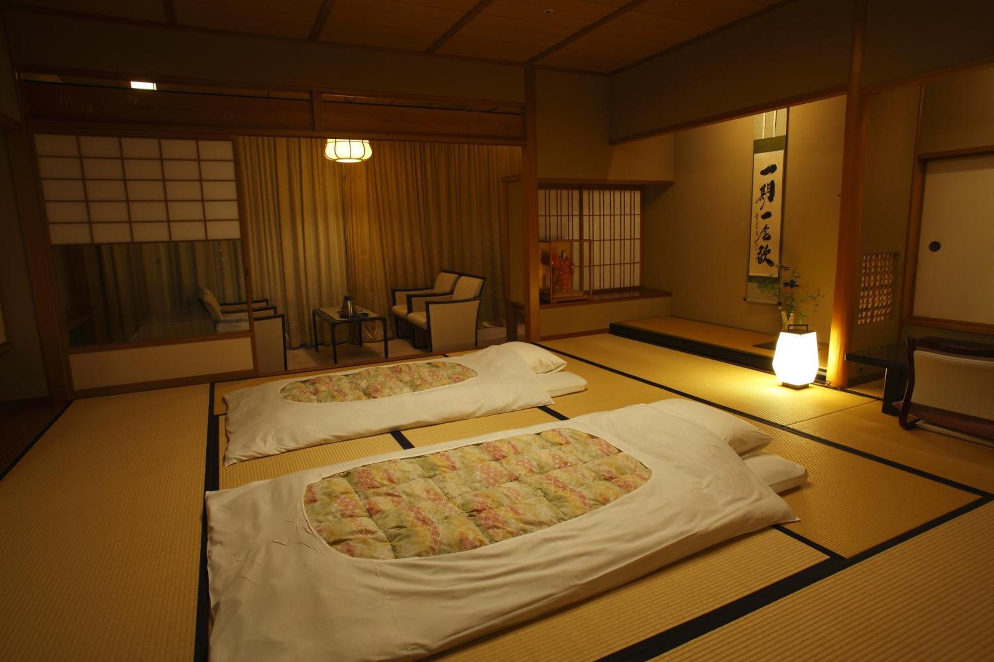 Hotel Wakamizu Такарадзука Номер фото