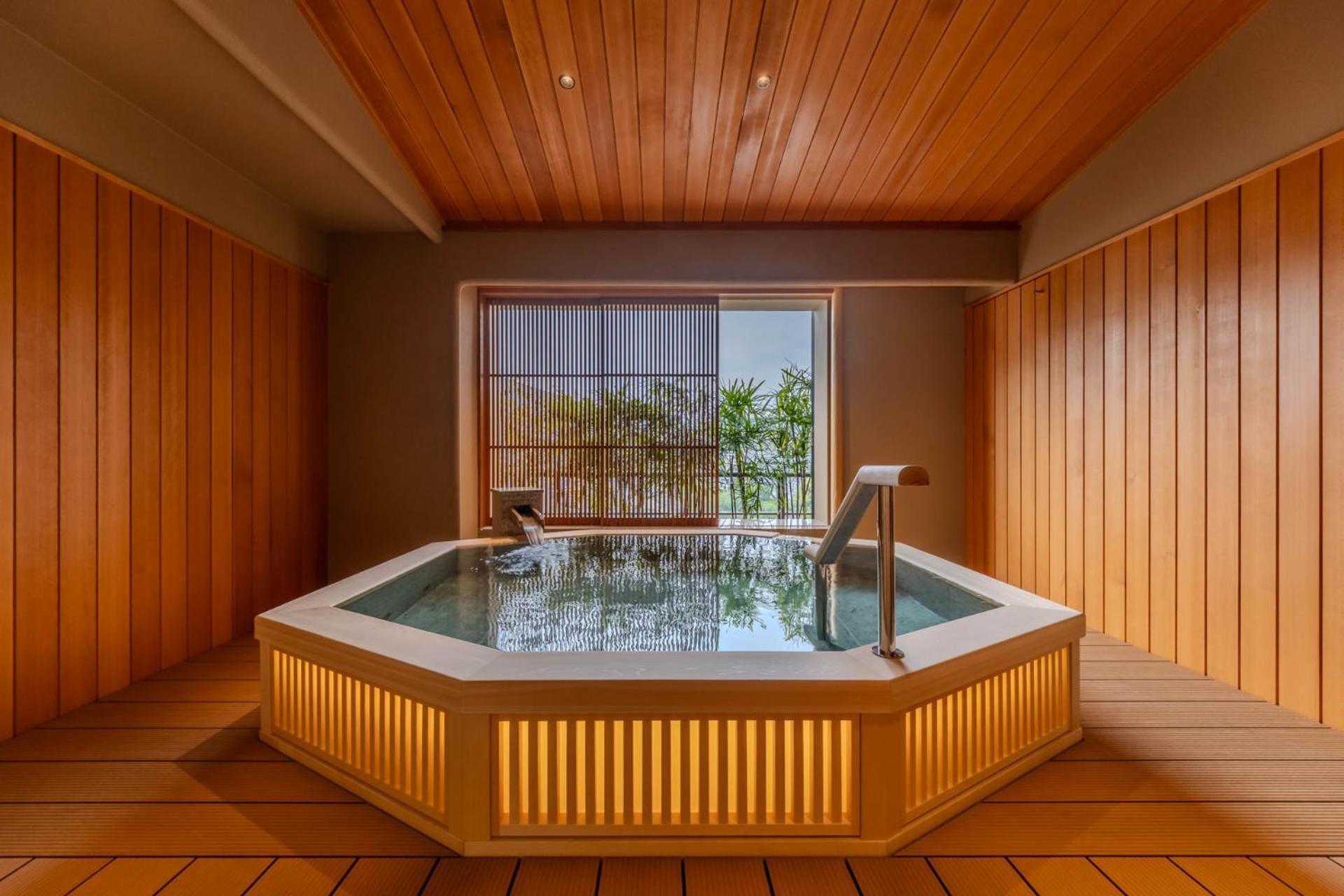 Hotel Wakamizu Такарадзука Екстер'єр фото