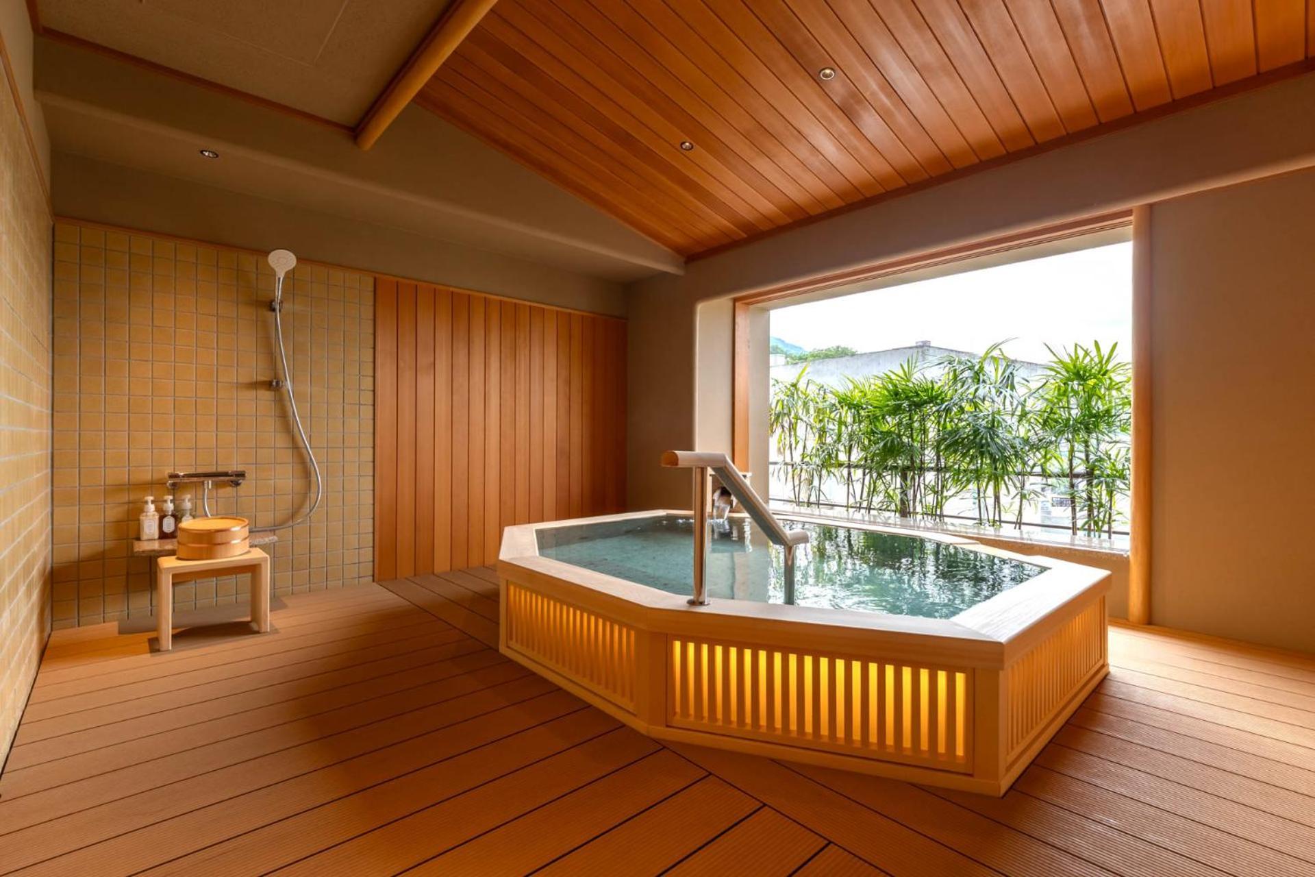 Hotel Wakamizu Такарадзука Екстер'єр фото
