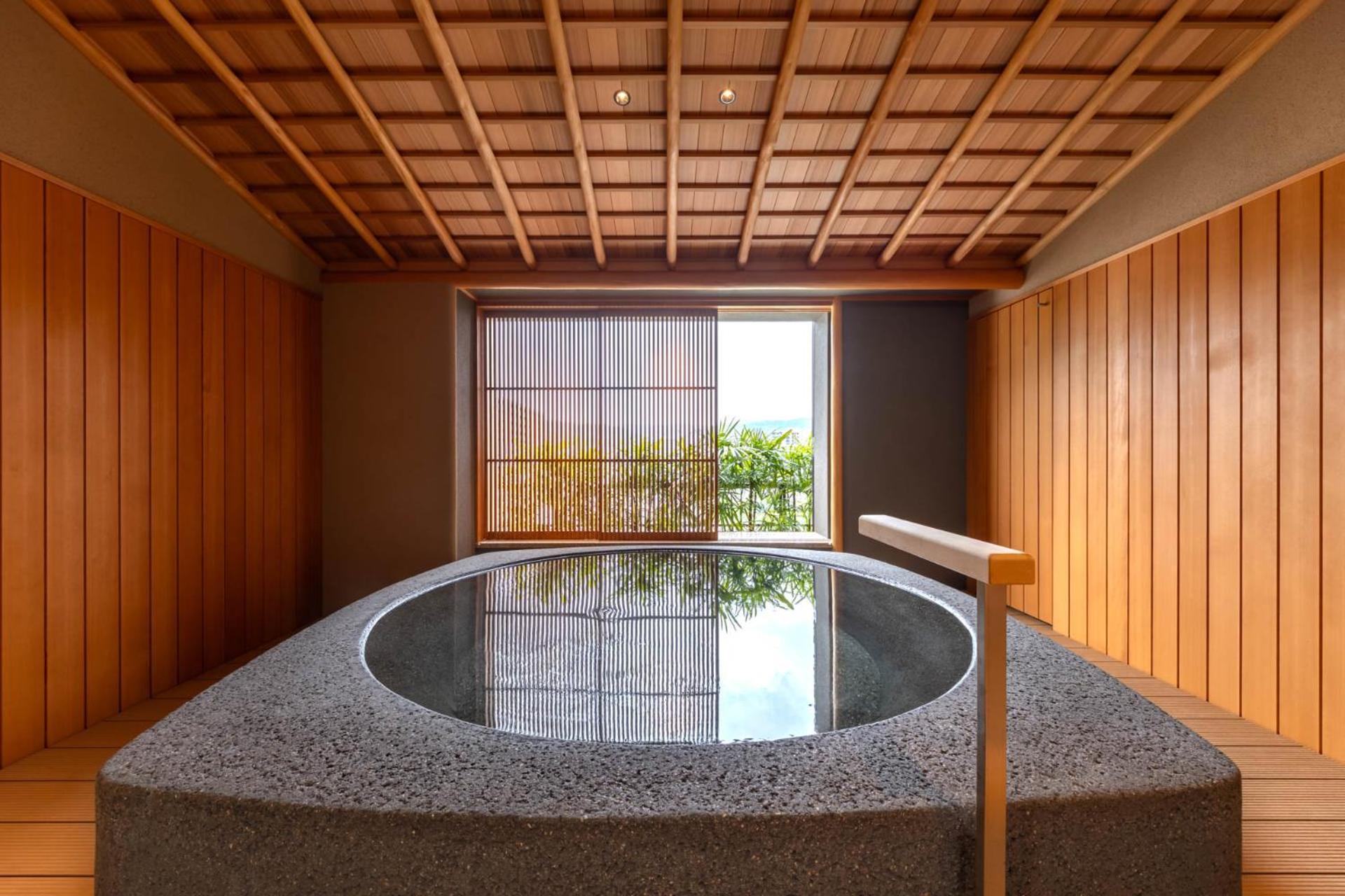 Hotel Wakamizu Такарадзука Екстер'єр фото